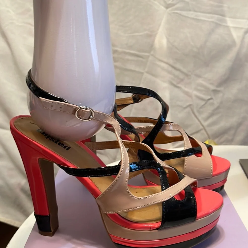 Fancy sandals - Picture 1 of 6